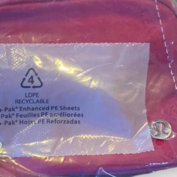 Lululemon Everywhere Belt Bag 1L in Wild Berry - Picture 9 of 10